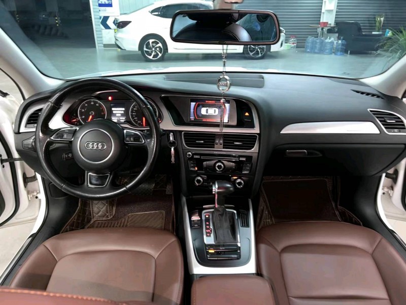 成都15年奥迪A4L5