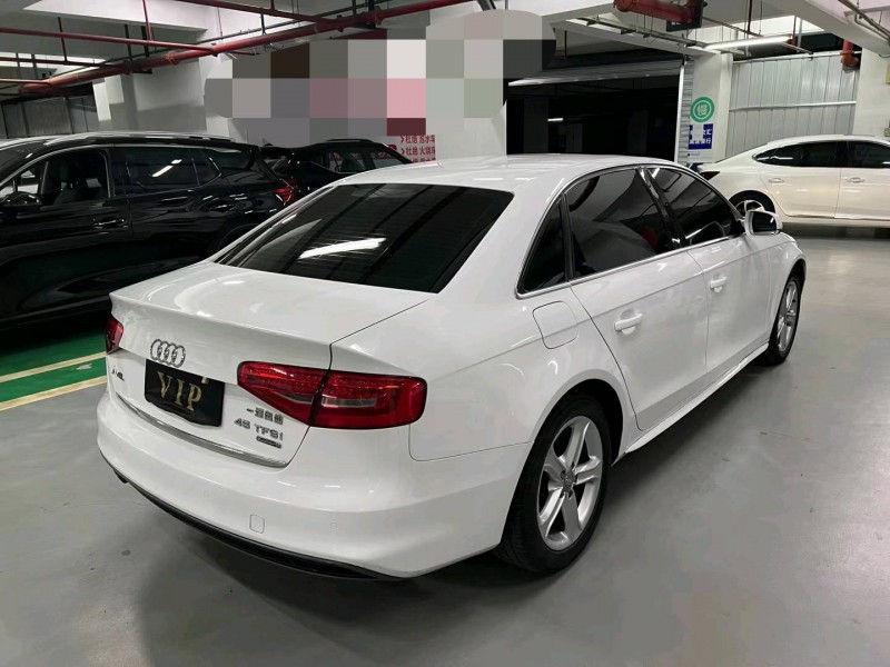 成都15年奥迪A4L8