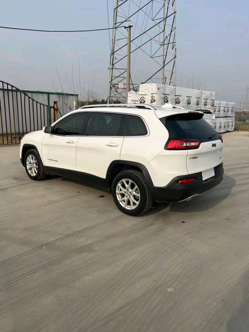 宿迁18年Jeep自由光8