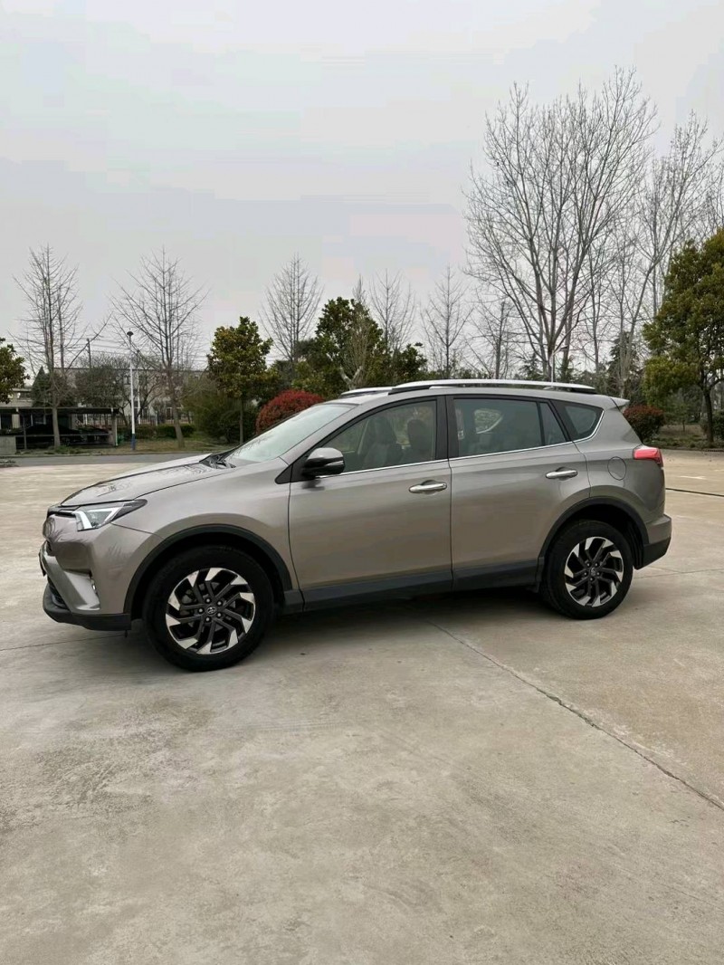 宿迁18年丰田RAV4荣放3