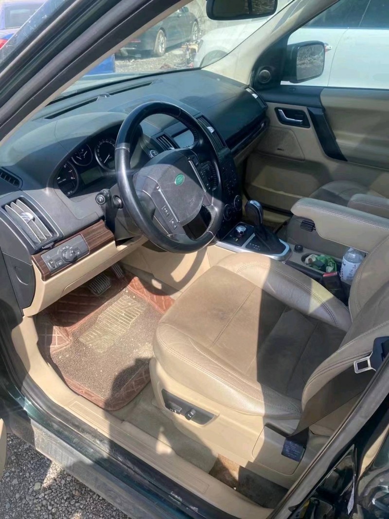 济宁11年路虎神行者3