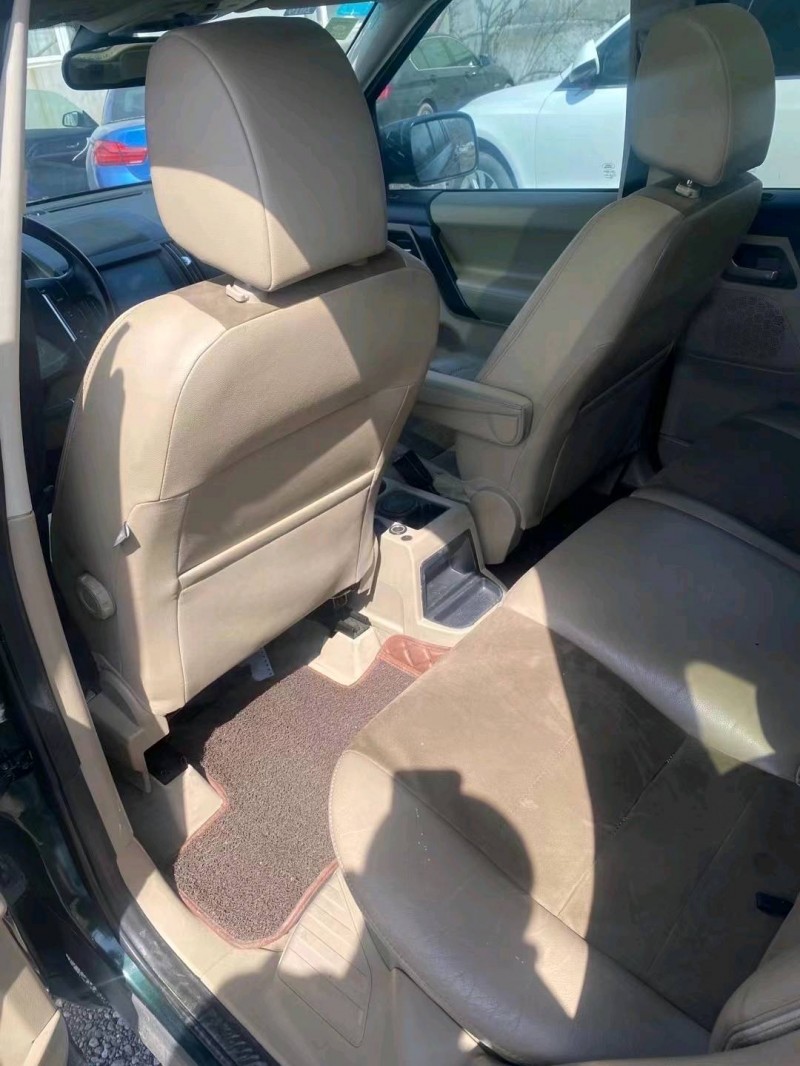 济宁11年路虎神行者4