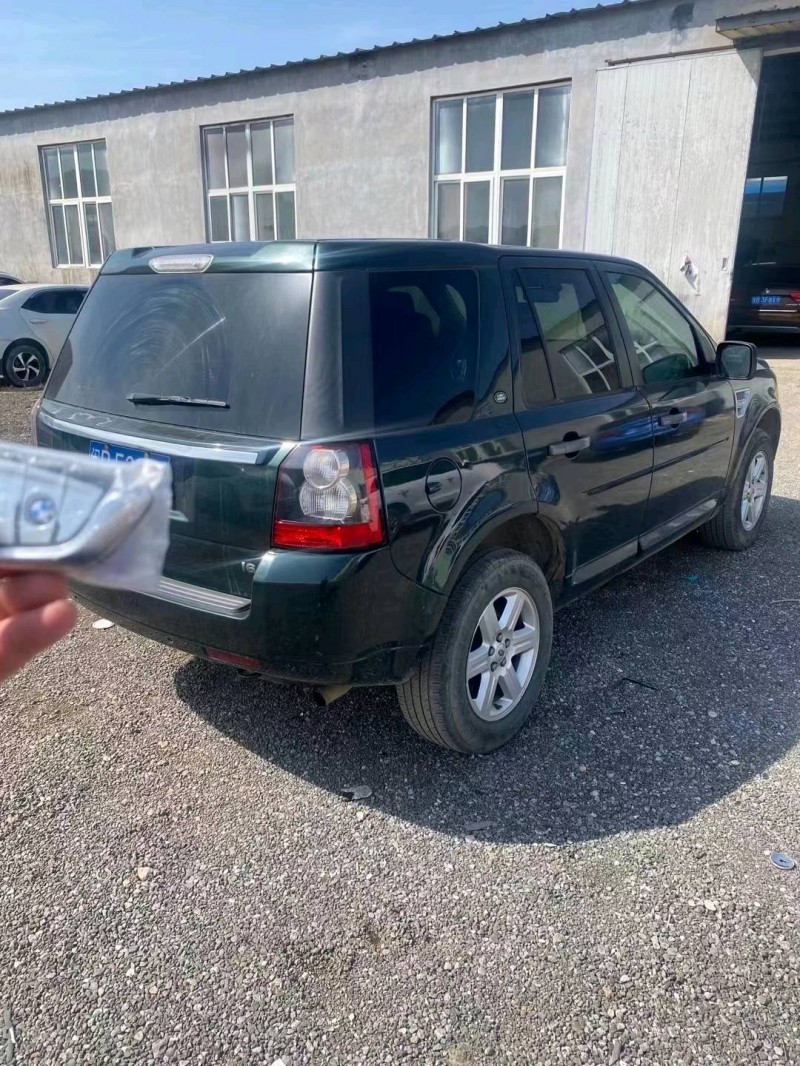 济宁11年路虎神行者6