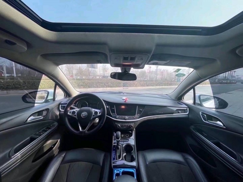 廊坊17年别克威朗5