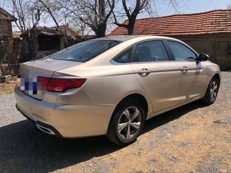 济宁19年吉利帝豪GL7