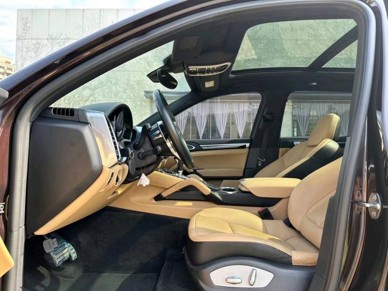 东莞17年保时捷卡宴6