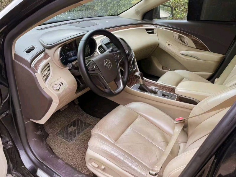 潍坊15年别克君越6