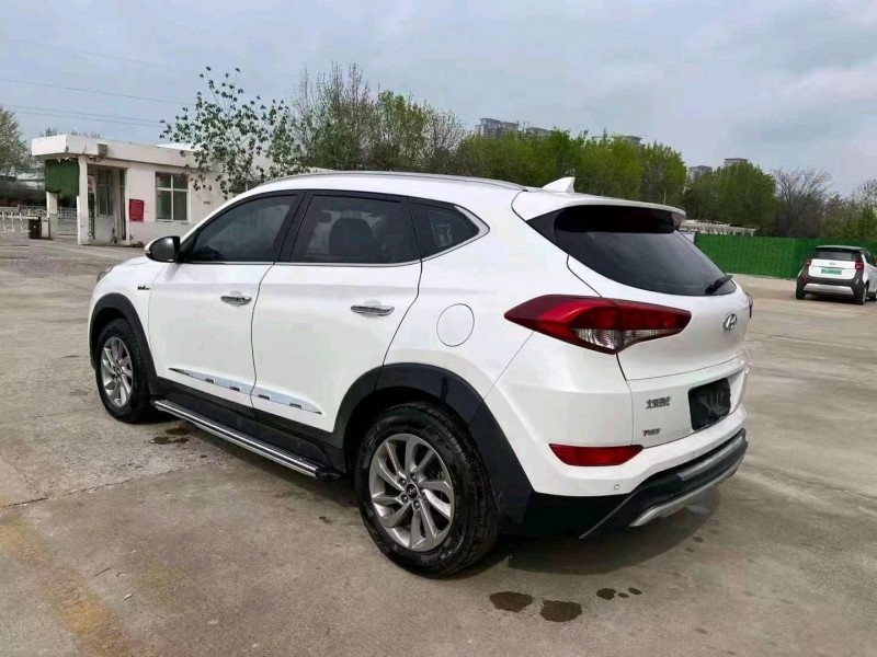 济宁16年现代途胜4