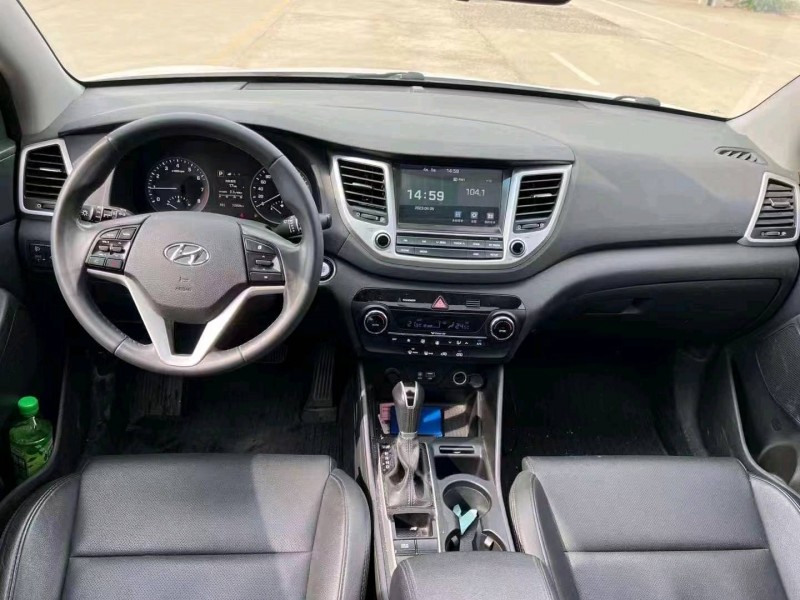 济宁16年现代途胜5