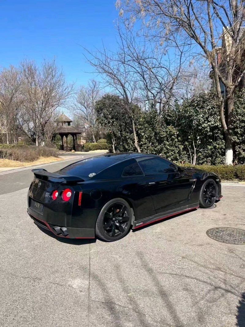 淄博10年日产GT-R5