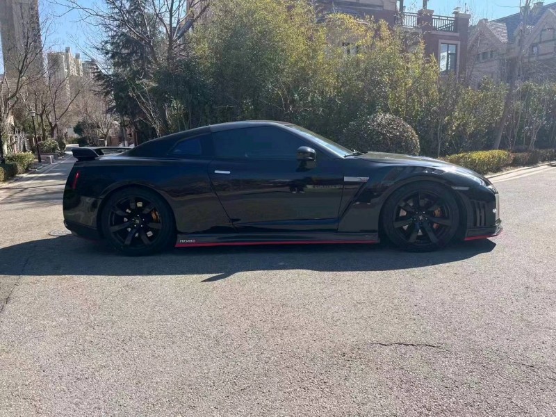 淄博10年日产GT-R7