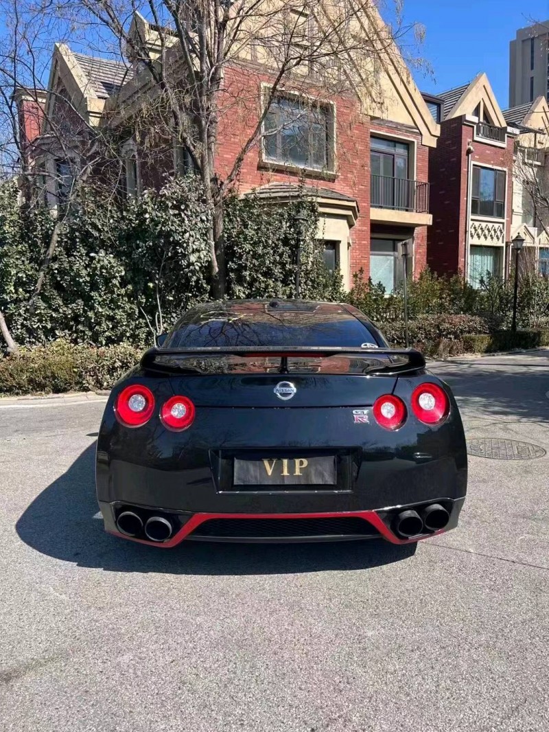 淄博10年日产GT-R8