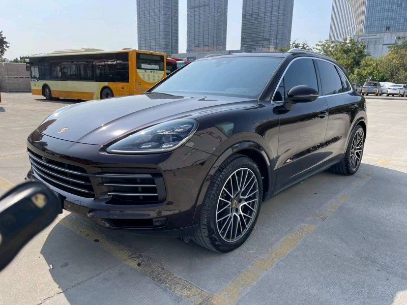 佛山19年保时捷卡宴3