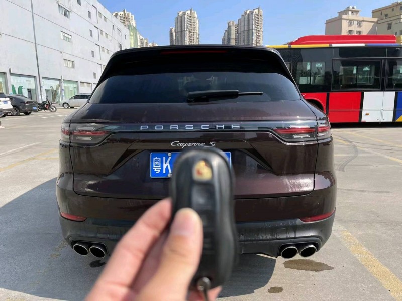 佛山19年保时捷卡宴5