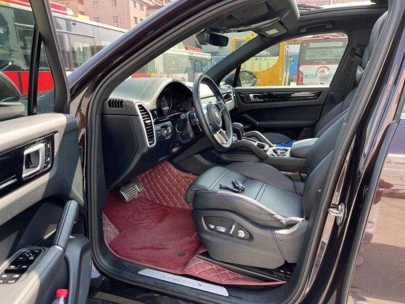 佛山19年保时捷卡宴8