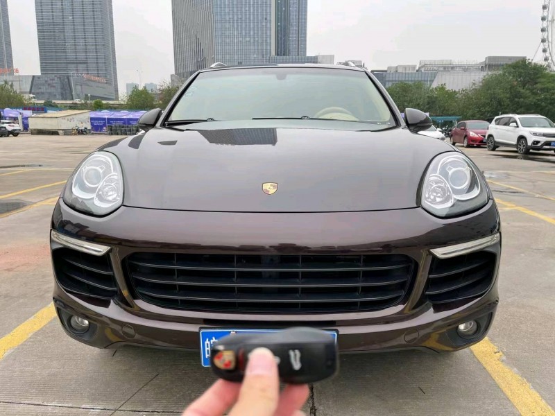 佛山16年保时捷卡宴1