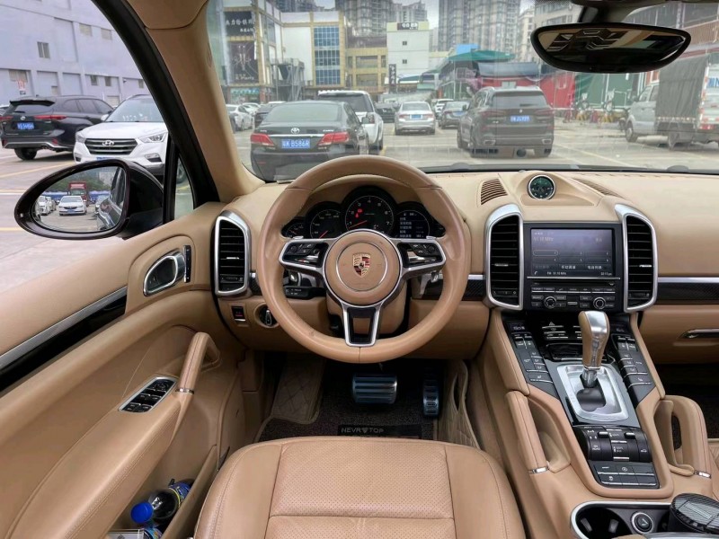 佛山16年保时捷卡宴6