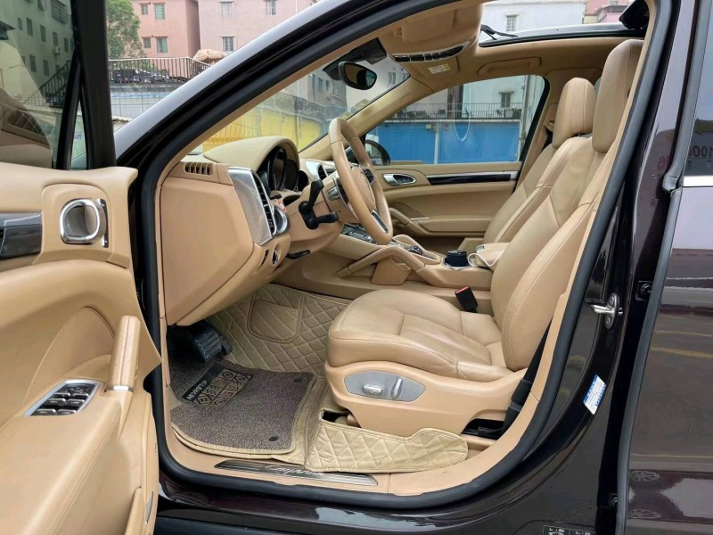 佛山16年保时捷卡宴8