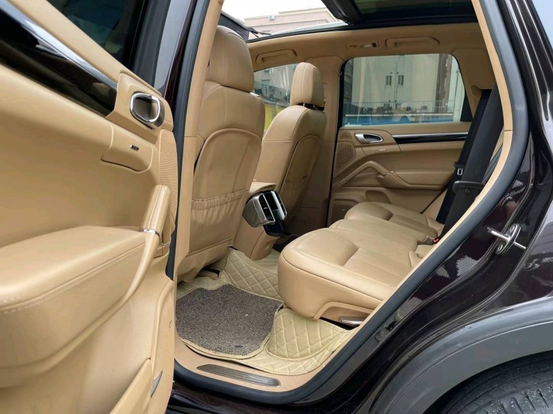 佛山16年保时捷卡宴9