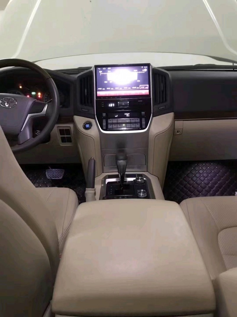 济宁18年丰田兰德酷路泽4