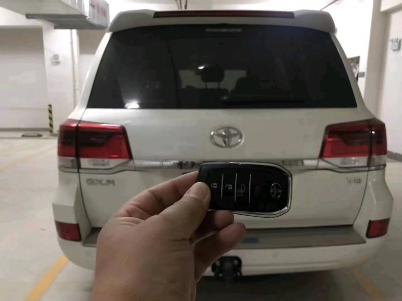 济宁18年丰田兰德酷路泽6