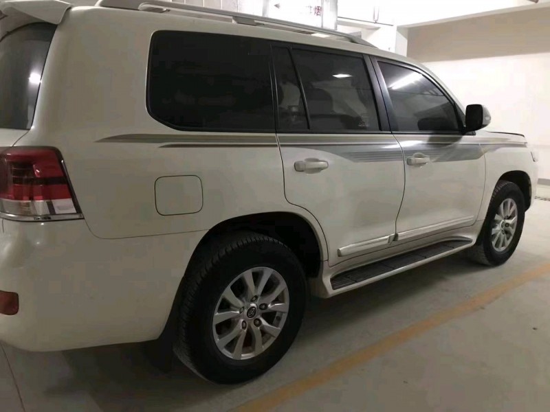 济宁18年丰田兰德酷路泽5