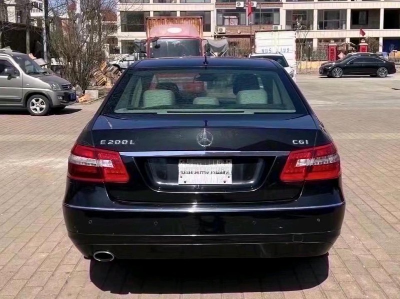青岛11年奔驰E6