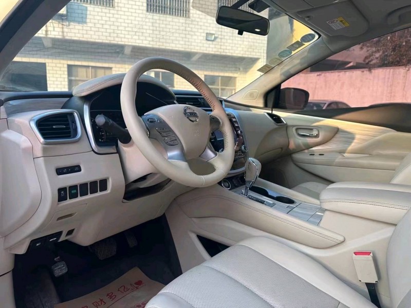 济宁16年日产楼兰4