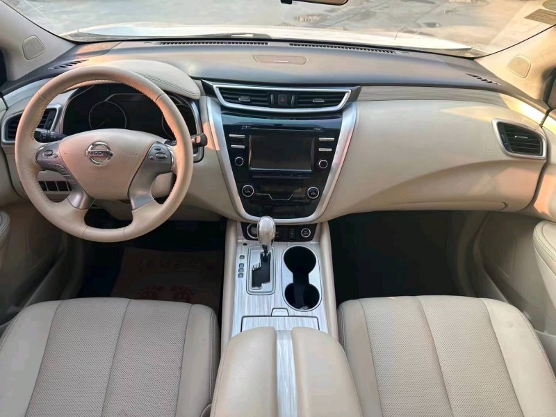 济宁16年日产楼兰6