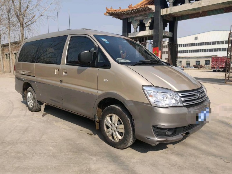 保定18年东风菱智2