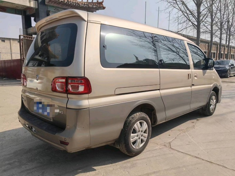 保定18年东风菱智7