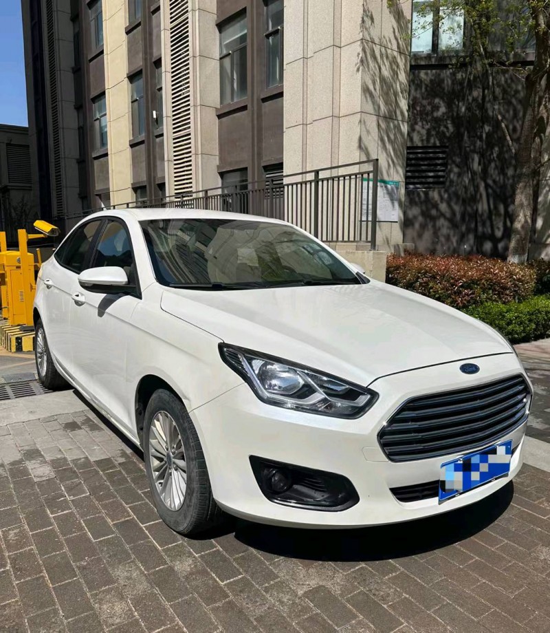 青岛16年福特福睿斯2