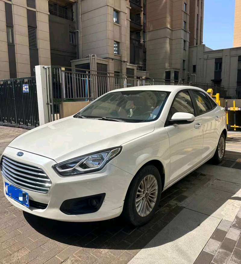 青岛16年福特福睿斯3