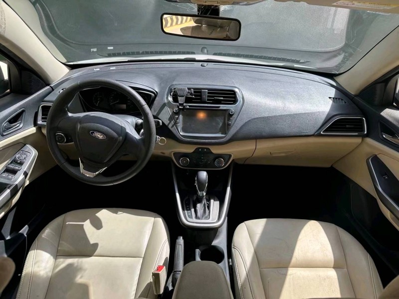 青岛16年福特福睿斯5