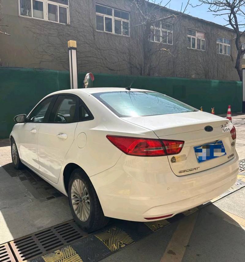 青岛16年福特福睿斯9