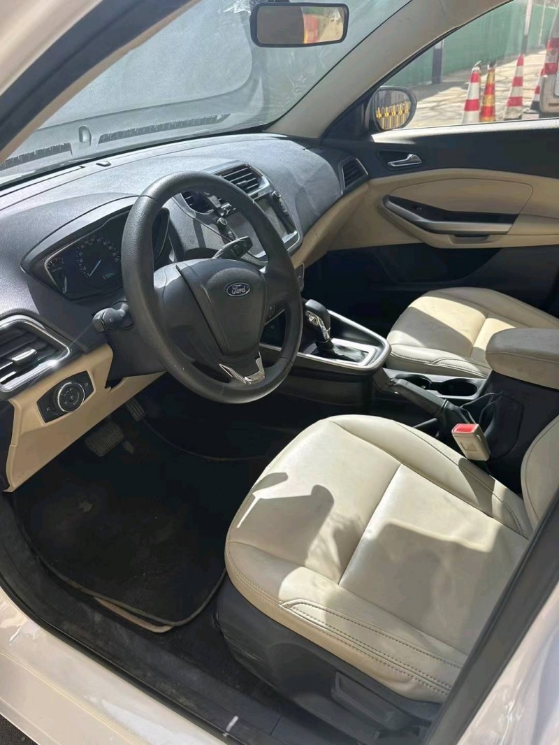 青岛16年福特福睿斯8