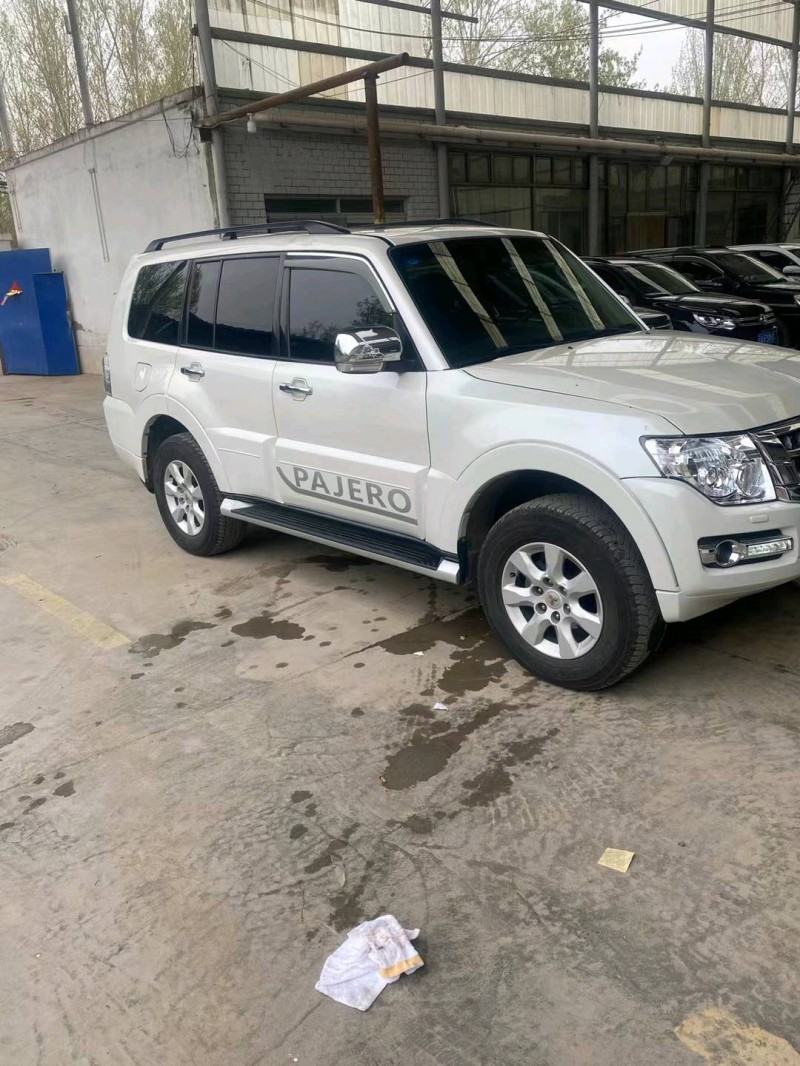 保定15年三菱帕杰罗3