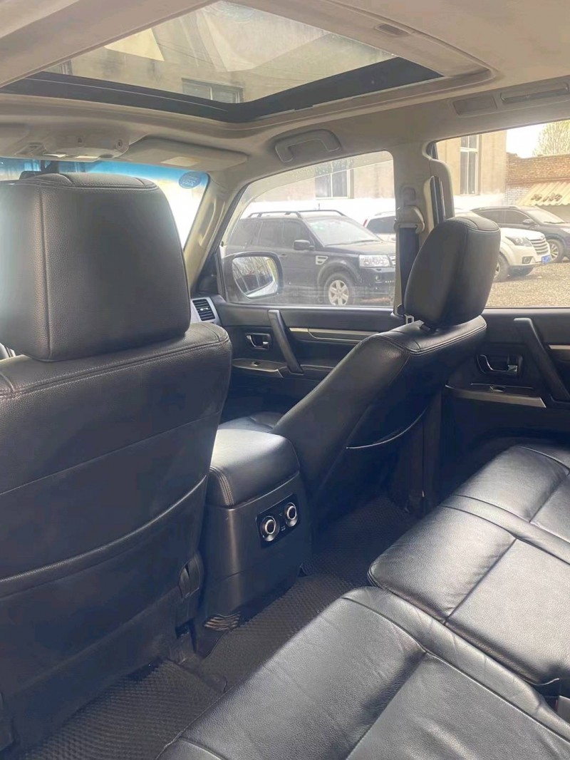 保定15年三菱帕杰罗5