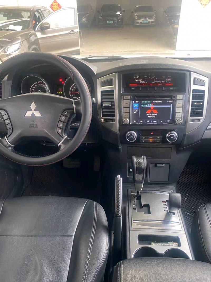 保定15年三菱帕杰罗4