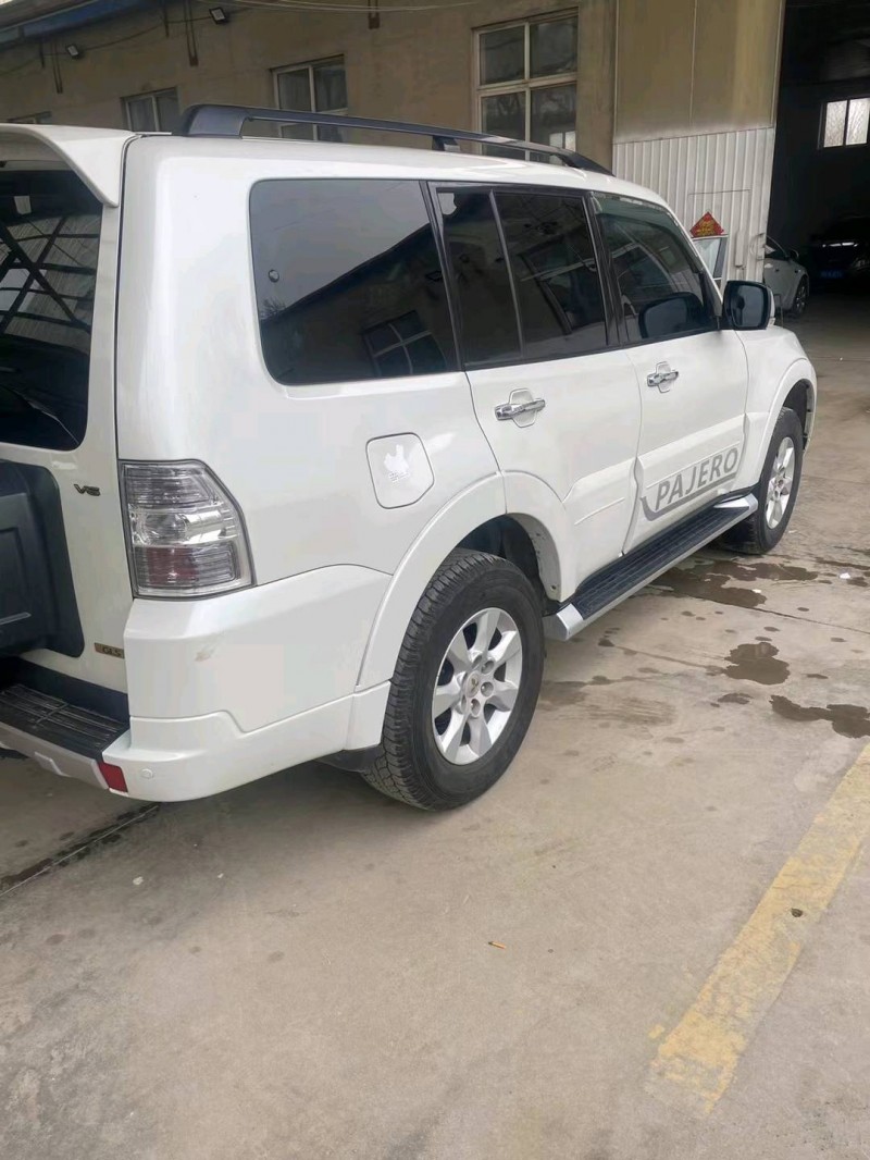 保定15年三菱帕杰罗7