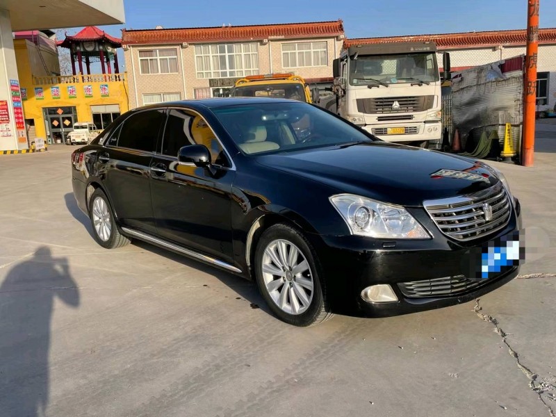 保定10年丰田皇冠2