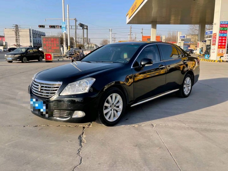 保定10年丰田皇冠3