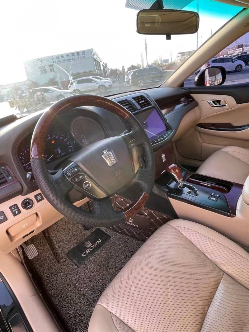 保定10年丰田皇冠5