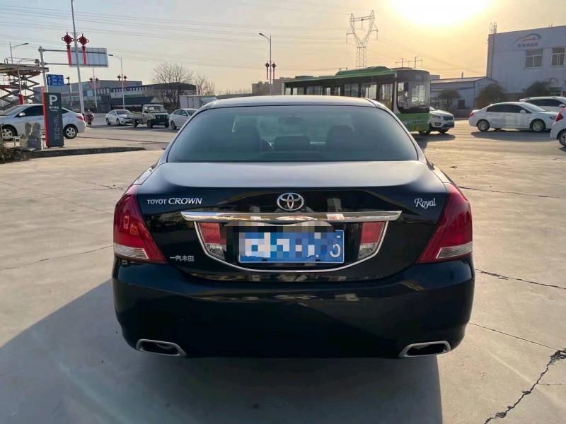保定10年丰田皇冠9