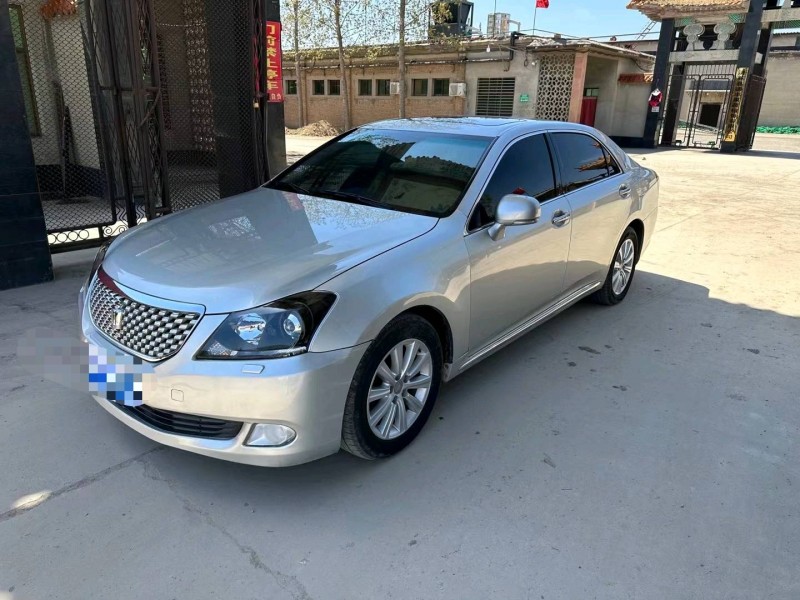 保定11年丰田皇冠3