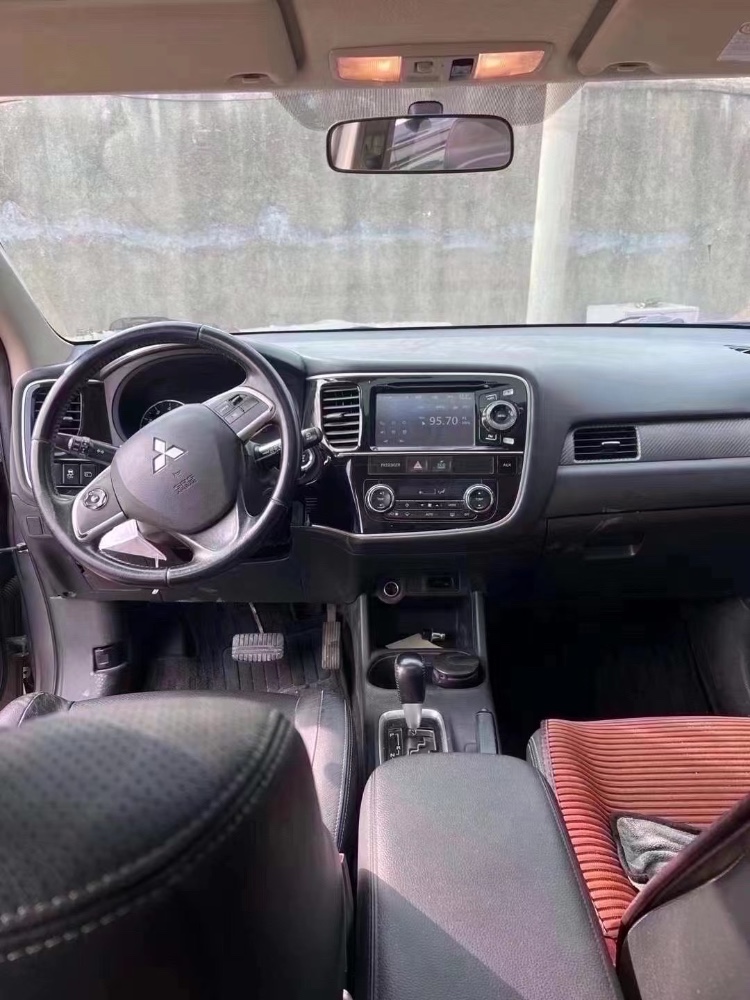 济南13年三菱欧蓝德6