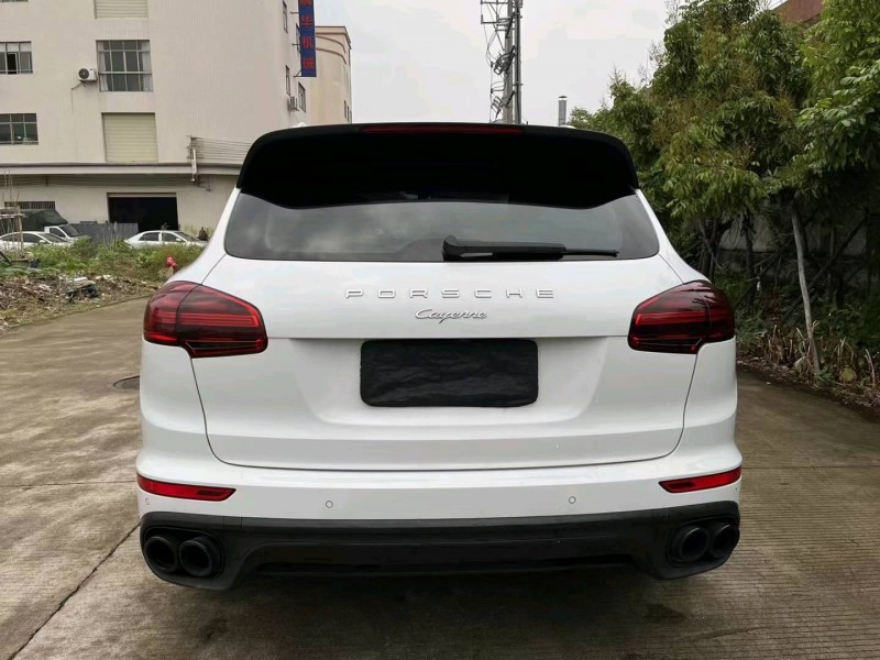 广州16年保时捷卡宴8