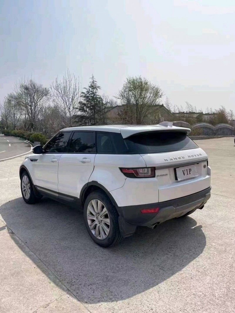 青岛18年路虎极光4