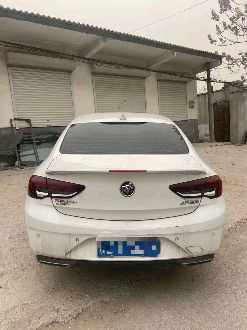 青岛21年别克君威5