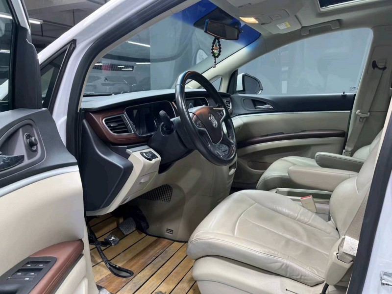 成都19年别克GL85